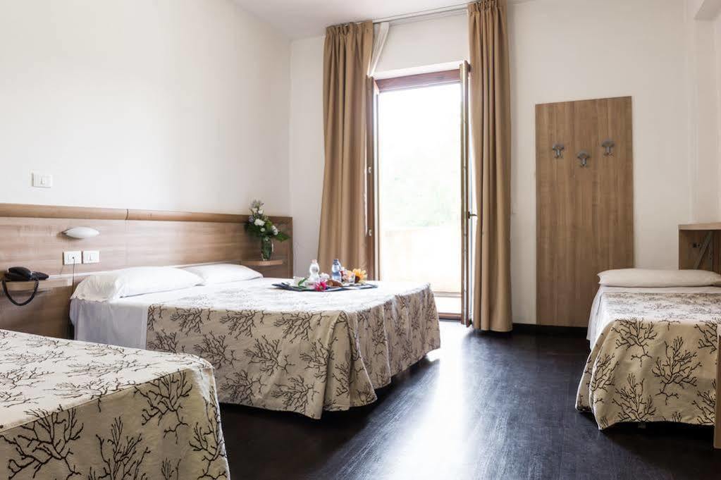 Hotel Rondine Marinella di Sarzana Zewnętrze zdjęcie