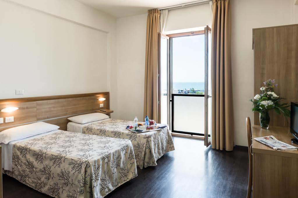 Hotel Rondine Marinella di Sarzana Zewnętrze zdjęcie